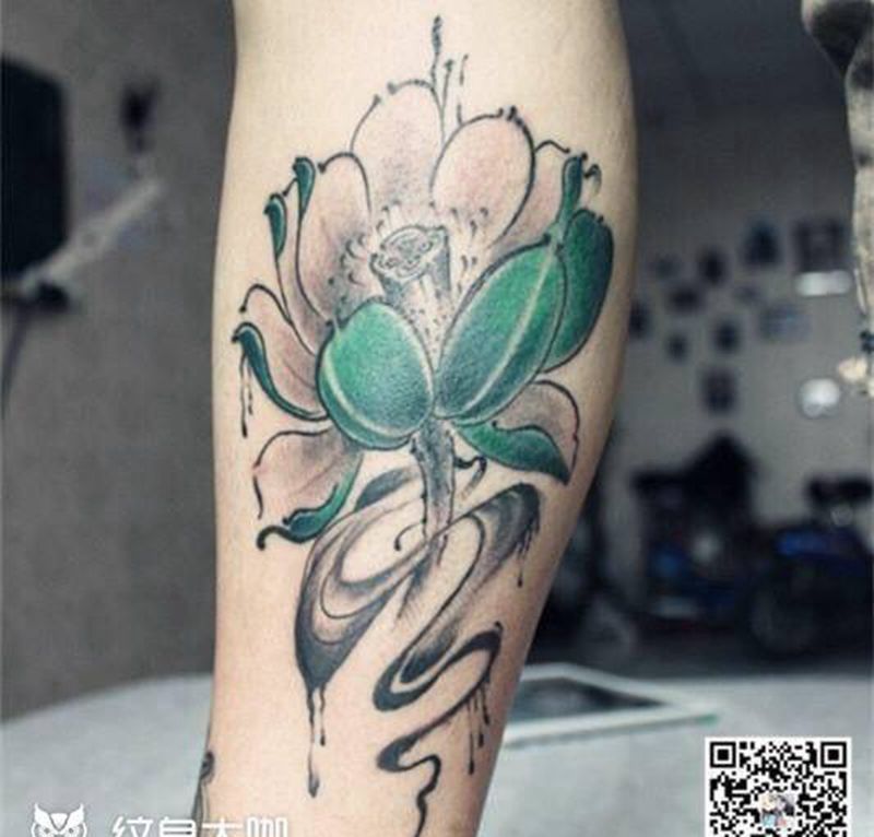 荷花纹身图片