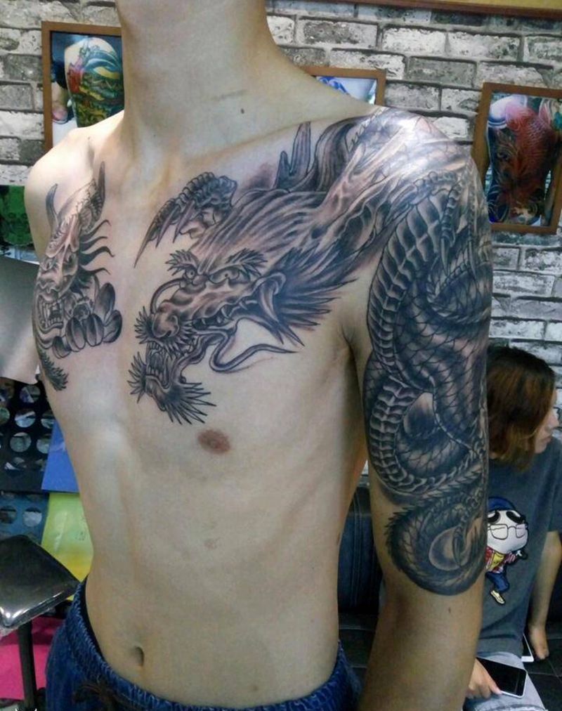 披肩龙纹身图片