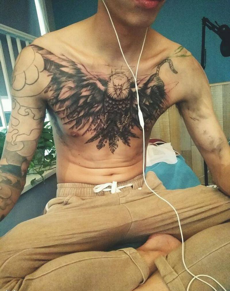 遮盖作品纹身图片_腰部胸部欧美写实New School鹰 抽象派遮盖鹰纹身图案