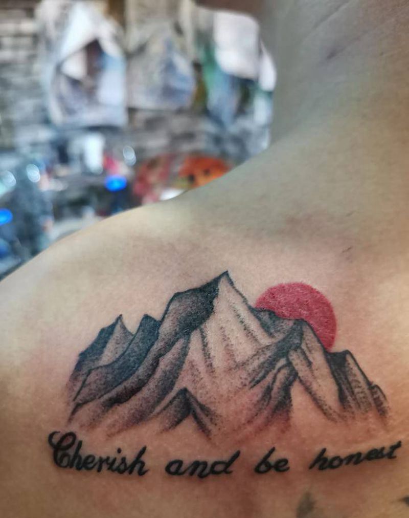 山海纹身图片_肩部点刺纹身图案