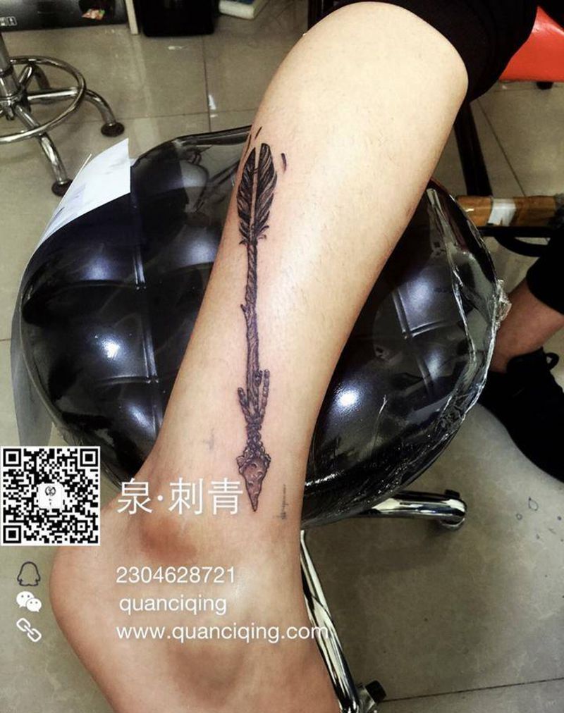 箭纹身图片_成品腿部写实纹身图案