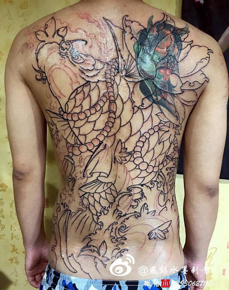 满背大鱼旧纹身遮盖纹身图片_背部传统动物纹身图案
