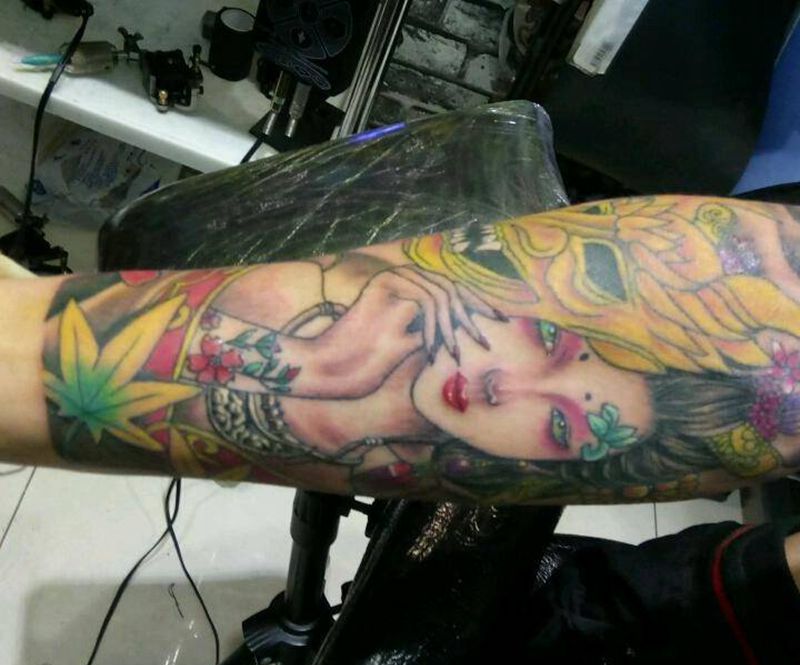 花臂未完成纹身图片