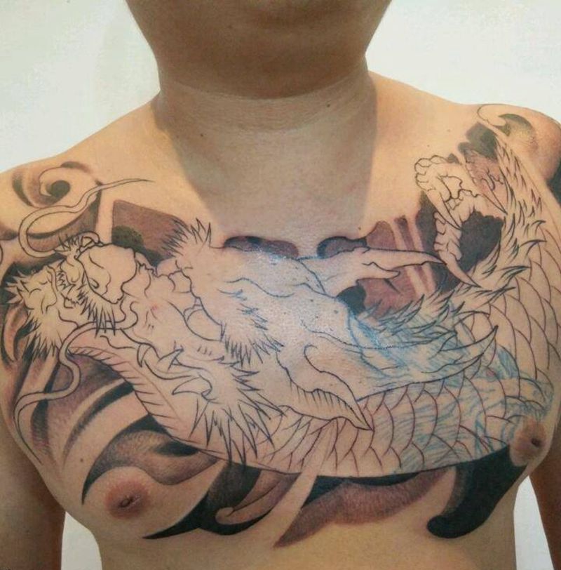 花胸龙遮盖纹身图片_胸部手臂传统动物鬼神遮盖纹身图案
