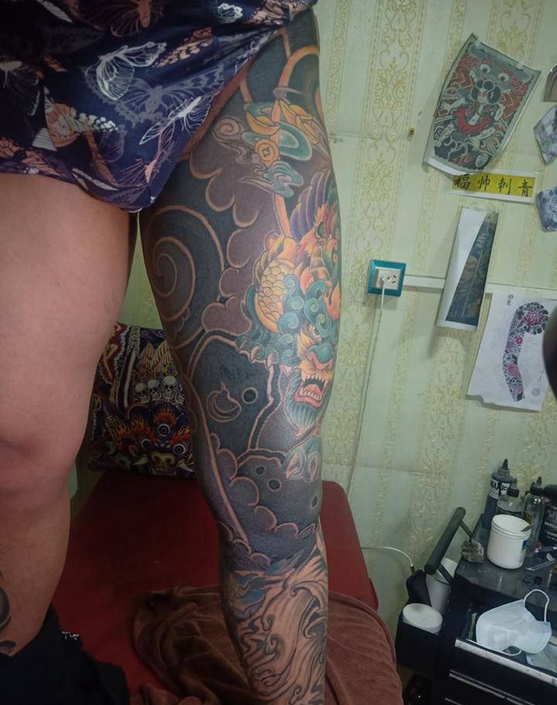 日式背景包大腿貔貅纹身图片_腿部老传统纹身图案