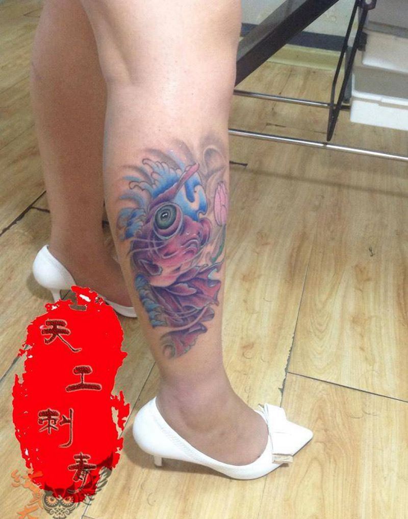 彩色金鱼纹身图片