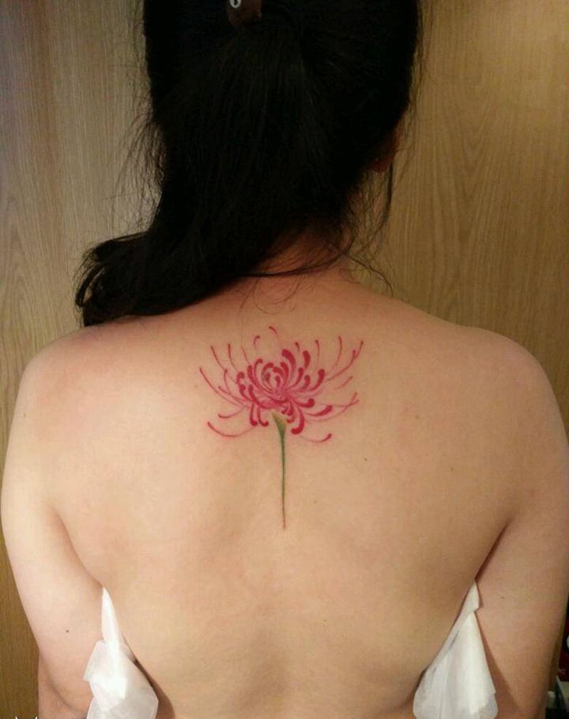 彼岸花纹身图片_颈部背部欧美清新写实植物成品纹身图案