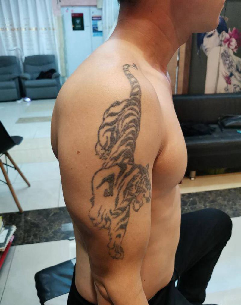 鲤鱼遮盖纹身图片_肩部腿部老传统新传统纹身图案