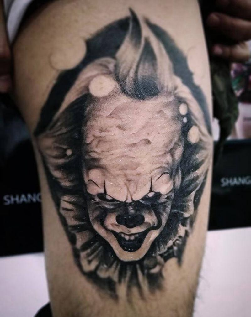 小丑纹身图片_腿部臀部欧美写实新传统小丑joker纹身图案