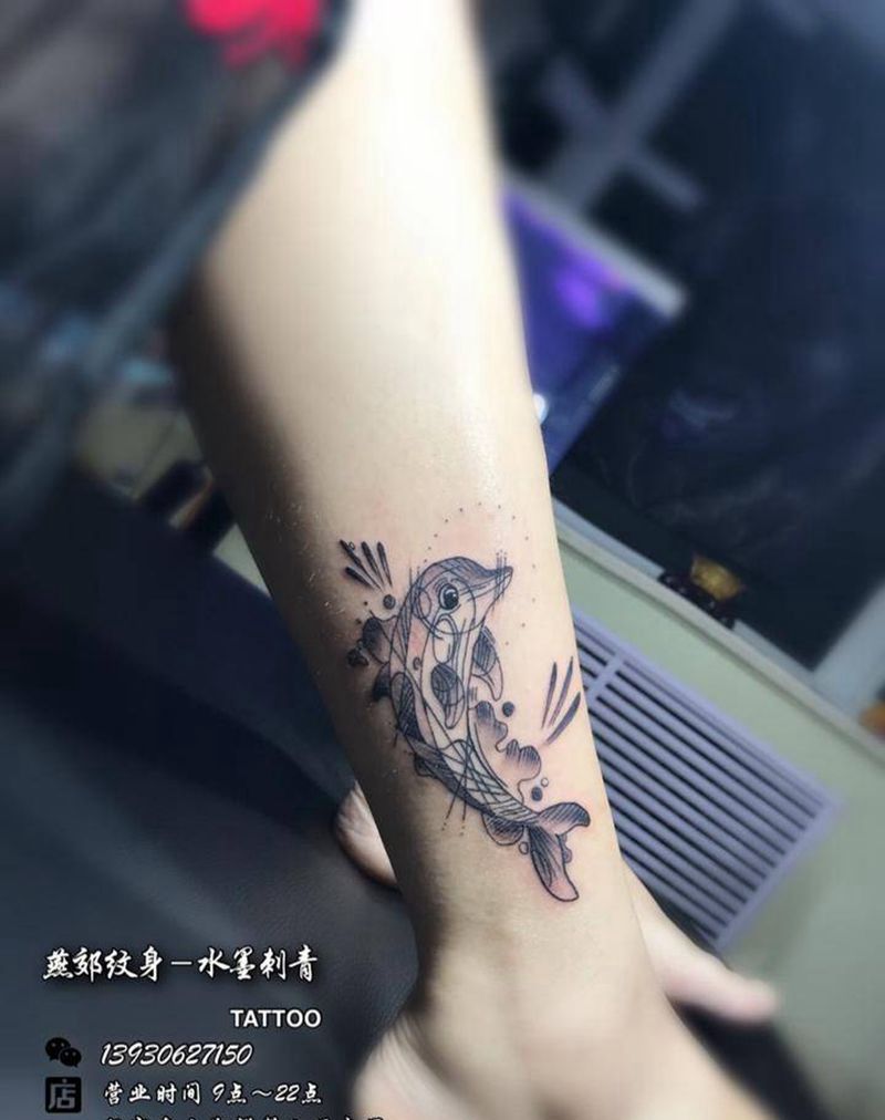小海豚~纹身图片_成品腿部清新动物点刺纹身图案