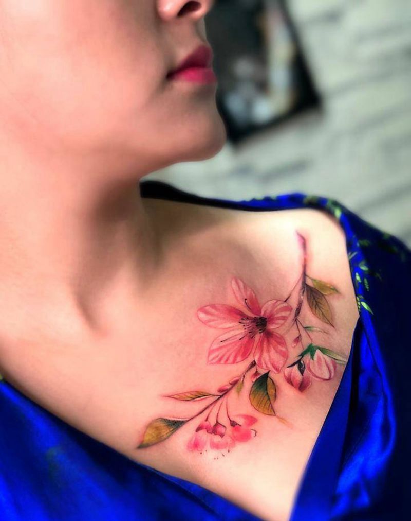 百看不厌纹身图片_胸部颈部水彩纹身图案