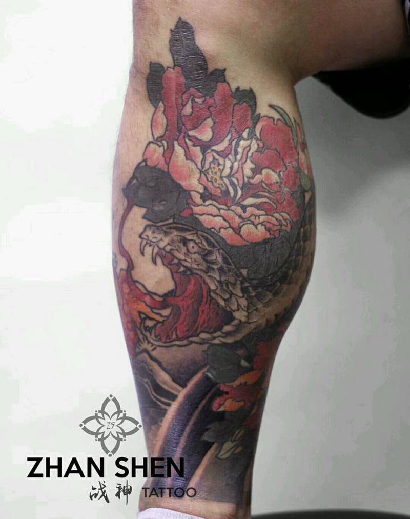 传统包小腿纹身图片_脚部腿部老传统新传统蛇牡丹金蟾纹身图案