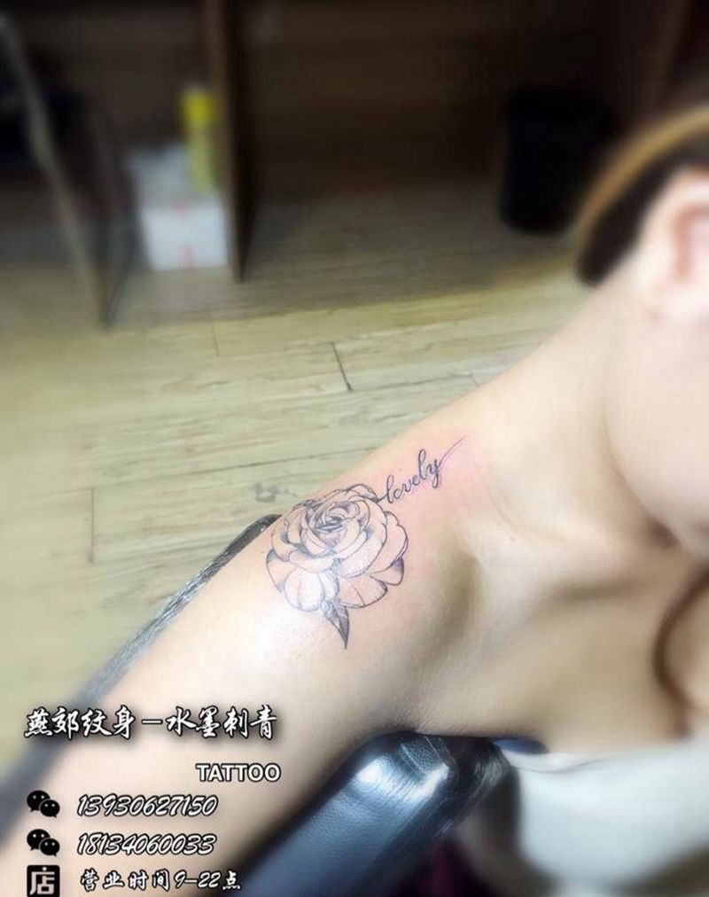 一朵花纹身图片_成品肩部清新植物纹身图案