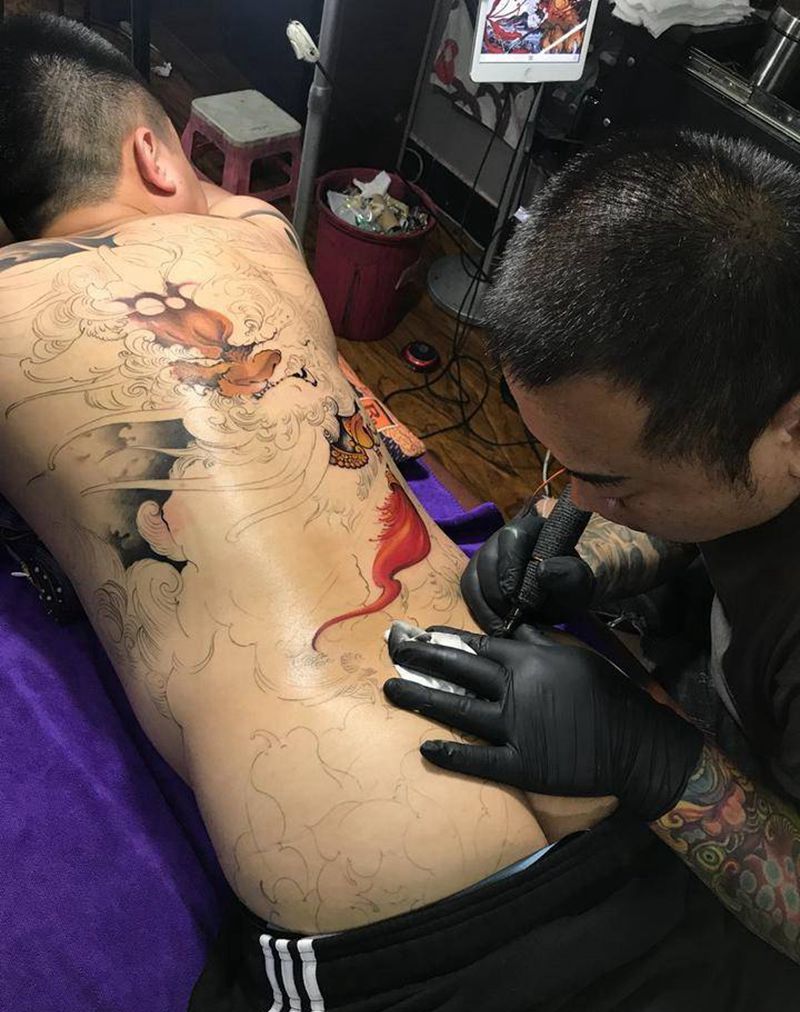 唐狮子-进行中纹身图片