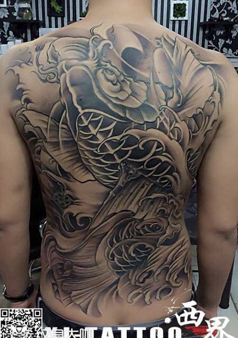 满背雨纹身图片_成品背部传统纹身图案