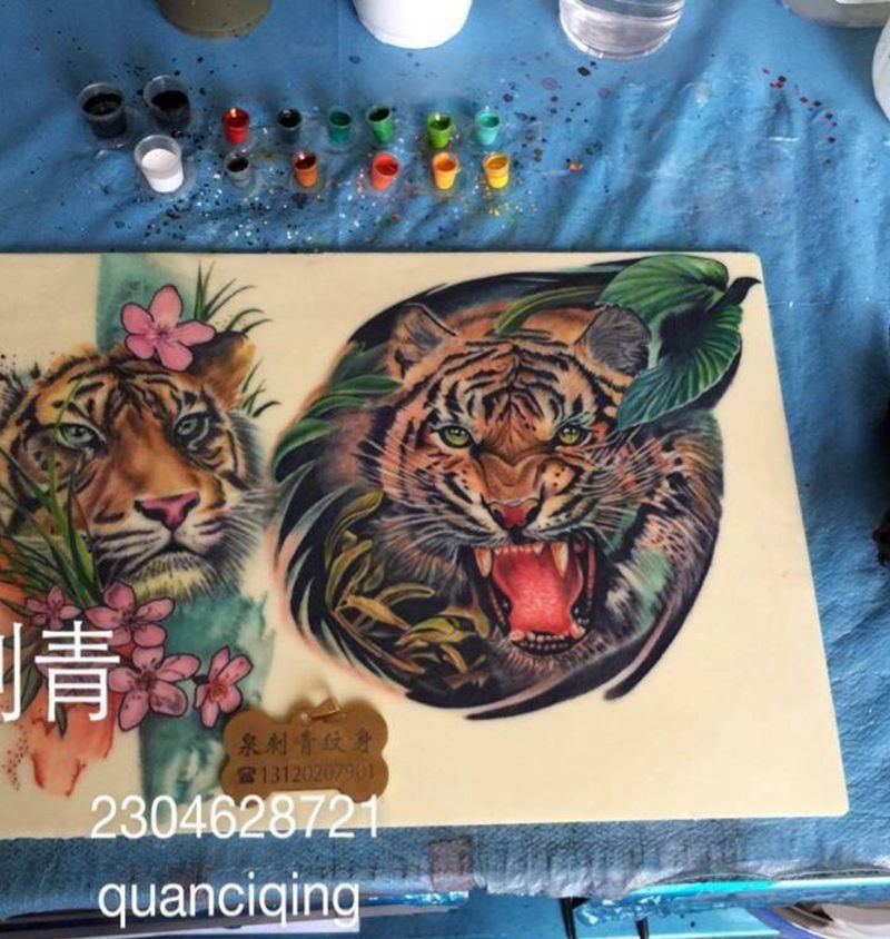 两只老虎纹身图片_成品胸部腹部腰部背部臀部手臂腿部写实动物纹身图案