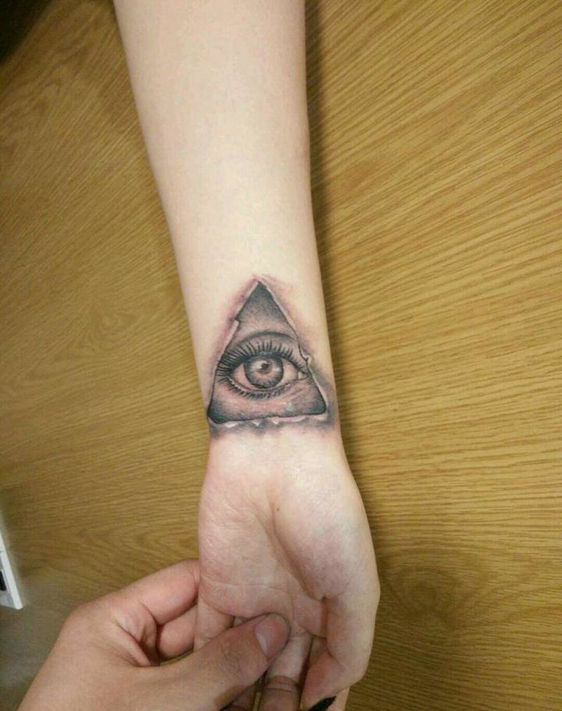 上帝之眼,疤痕遮纹身图片_手臂手部欧美写实几何原创遮盖成品纹身图案