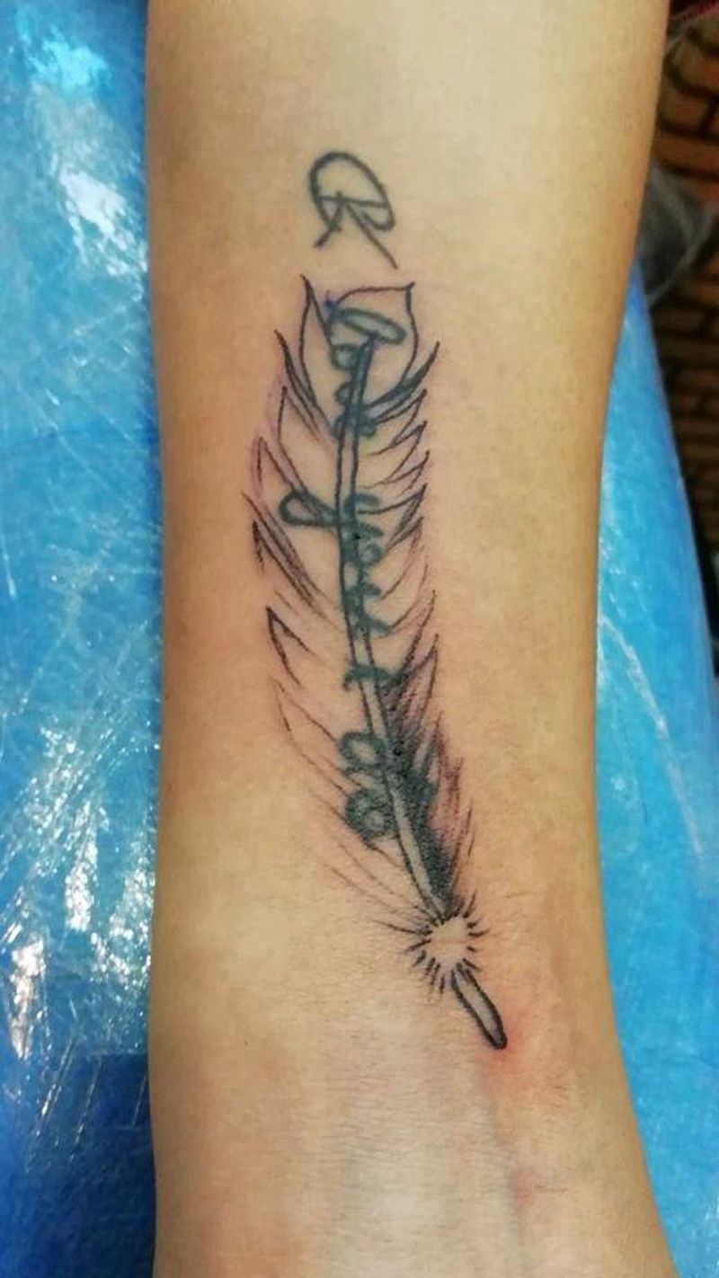 羽毛纹身图片_颈部肩部胸部腹部腰部背部臀部手臂腿部成品纹身图案