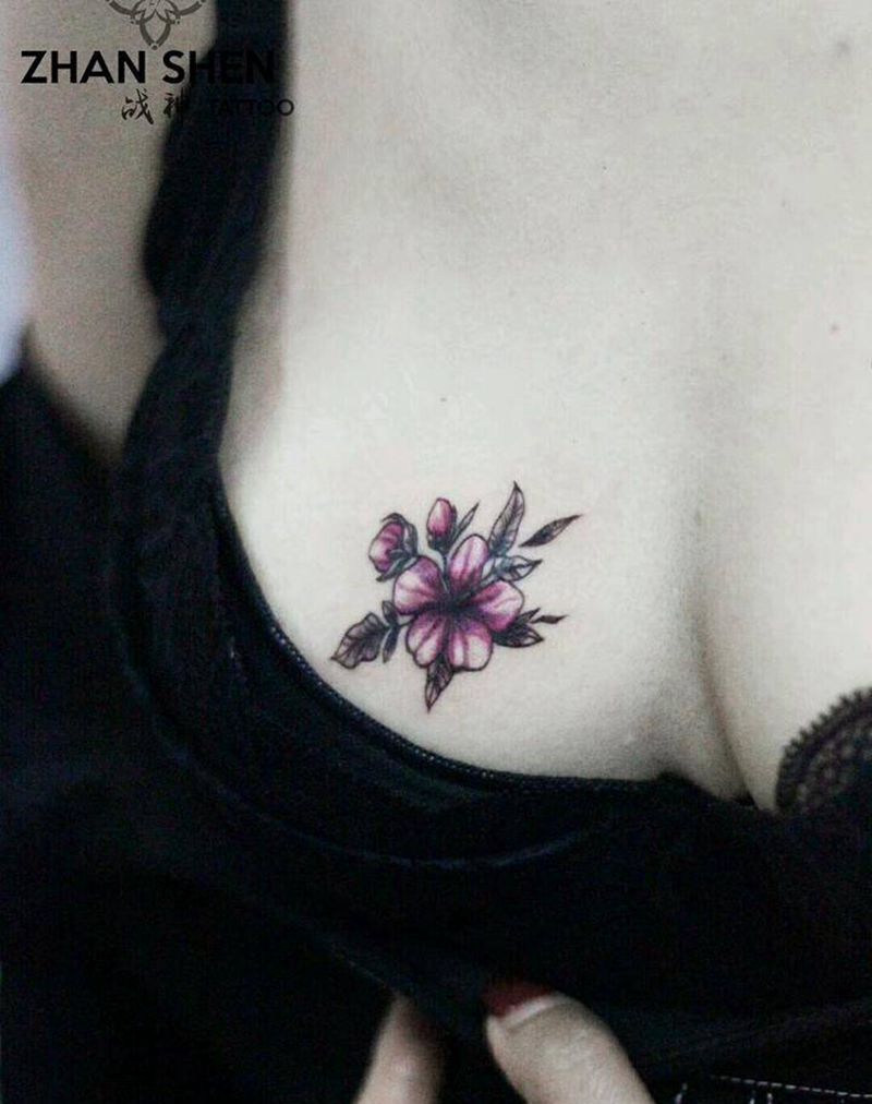 疤痕遮盖纹身图片_胸部肩部新传统水彩梅花樱花纹身图案