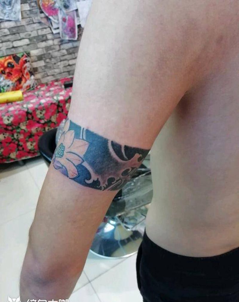 臂环纹身图片