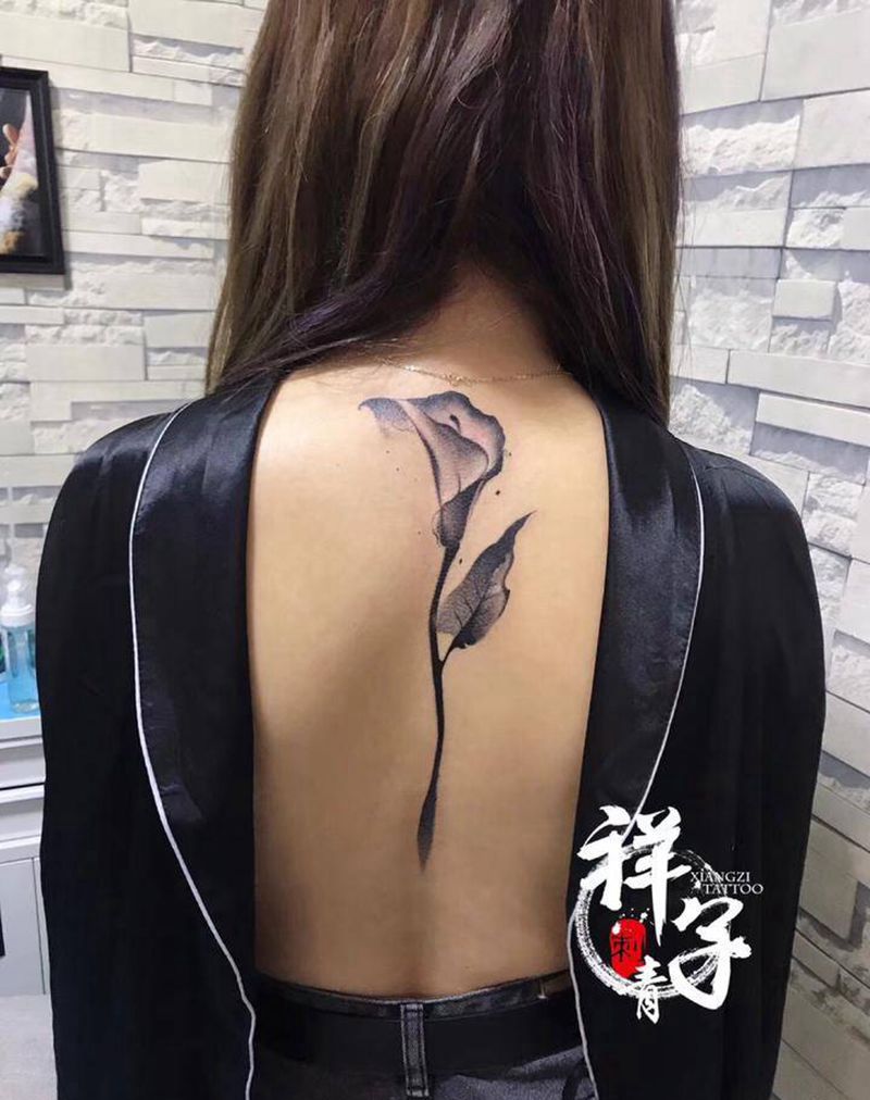 百合纹身图片_背部水墨纹身图案
