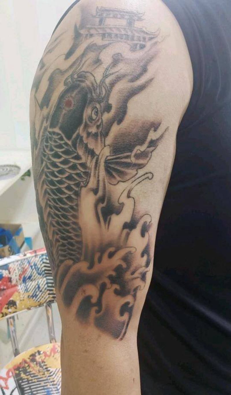 鲤鱼跃龙门纹身图片_手臂新传统纹身图案