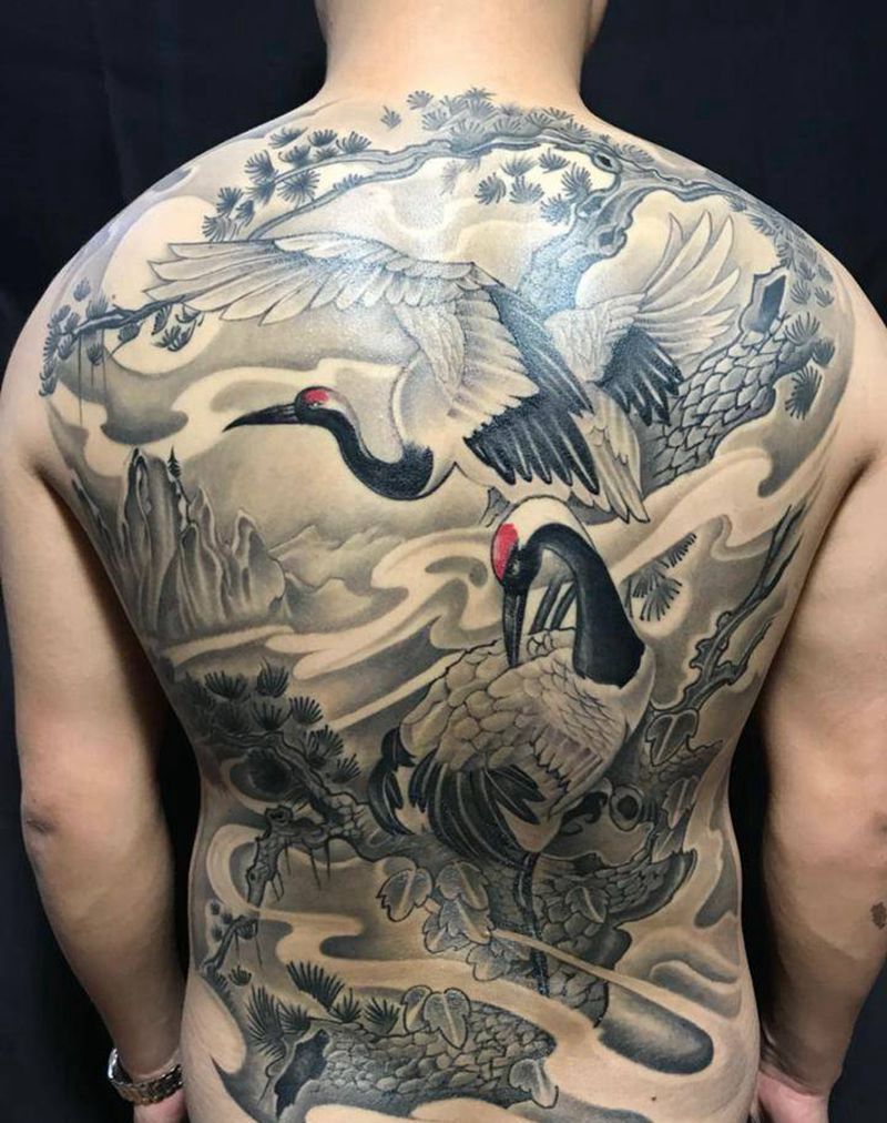 满背仙鹤纹身图片