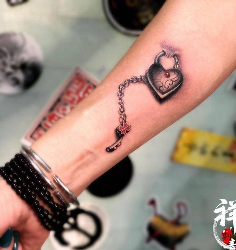 心锁纹身图片