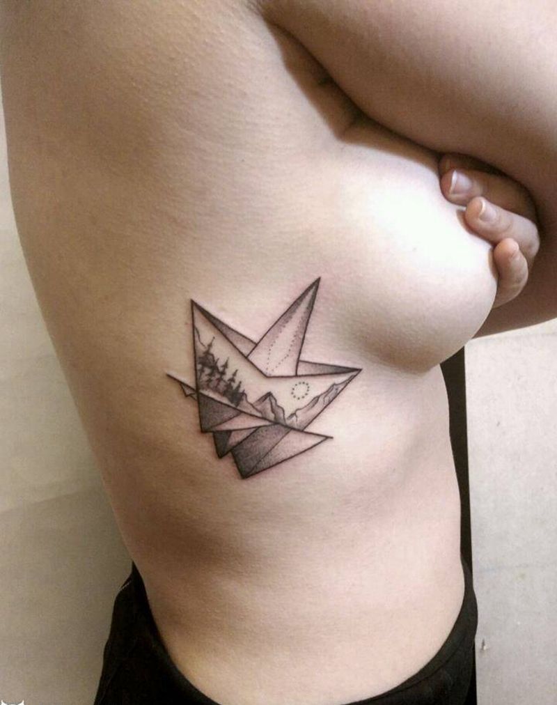 帆船纹身图片_臀部胸部几何点刺帆船纹身图案