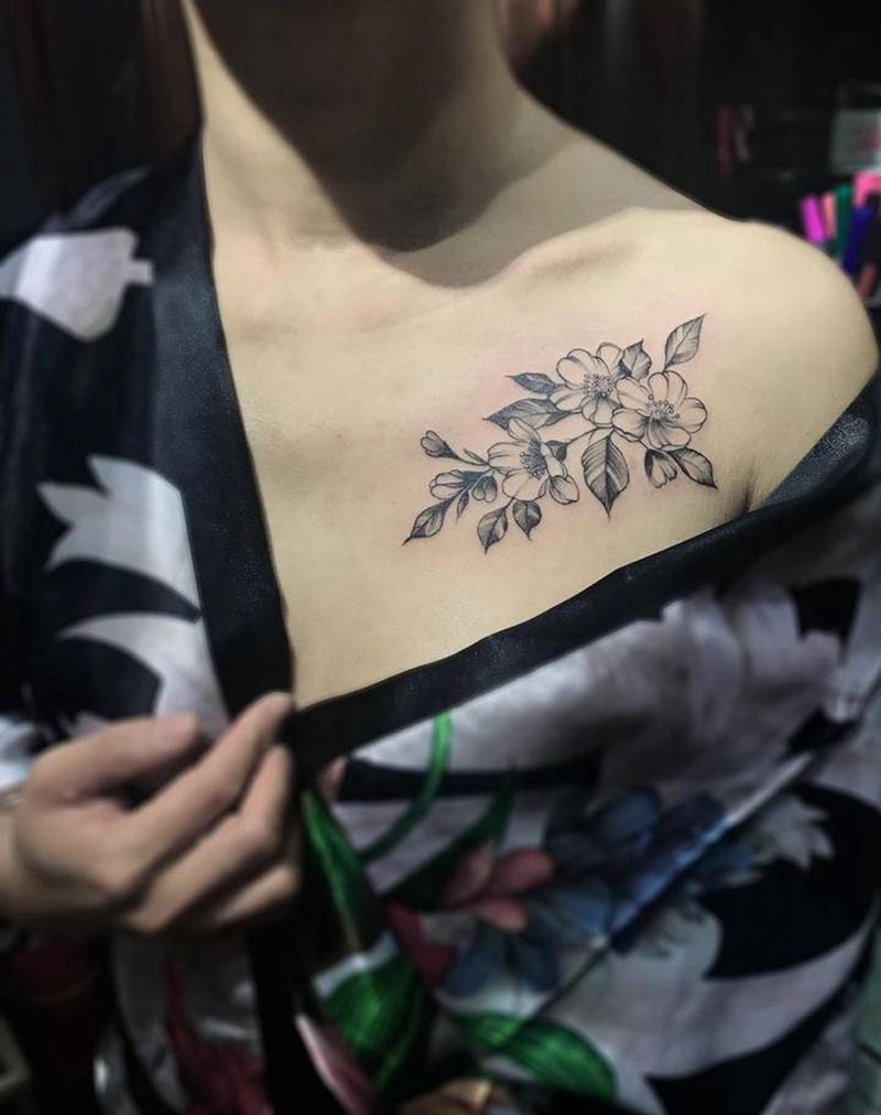 花纹身图片_成品肩部胸部清新植物纹身图案