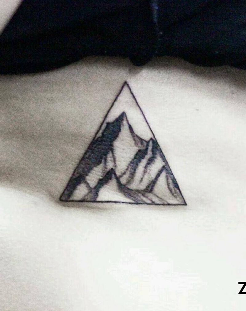 几何纹身图片_手臂腹部几何点刺山峰纹身图案