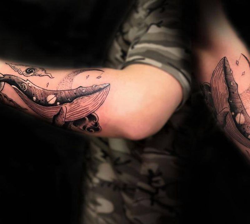 鲸纹身图片_手臂点刺鲸鱼纹身图案