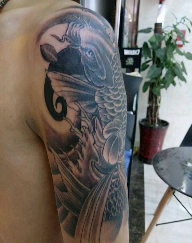 鲤鱼遮盖纹身图片_肩部传统动物廊坊纹身成品纹身图案