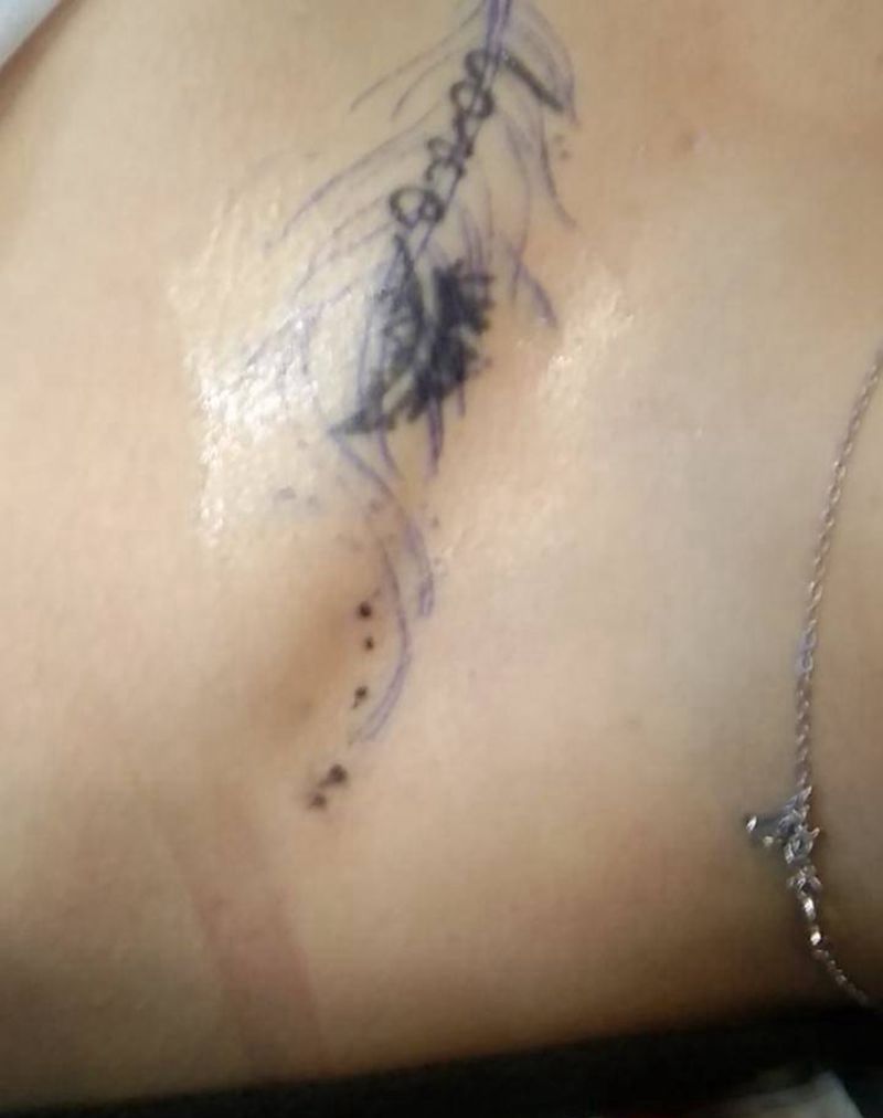 羽毛遮盖失败纹身纹身图片_肩部手臂点刺纹身图案