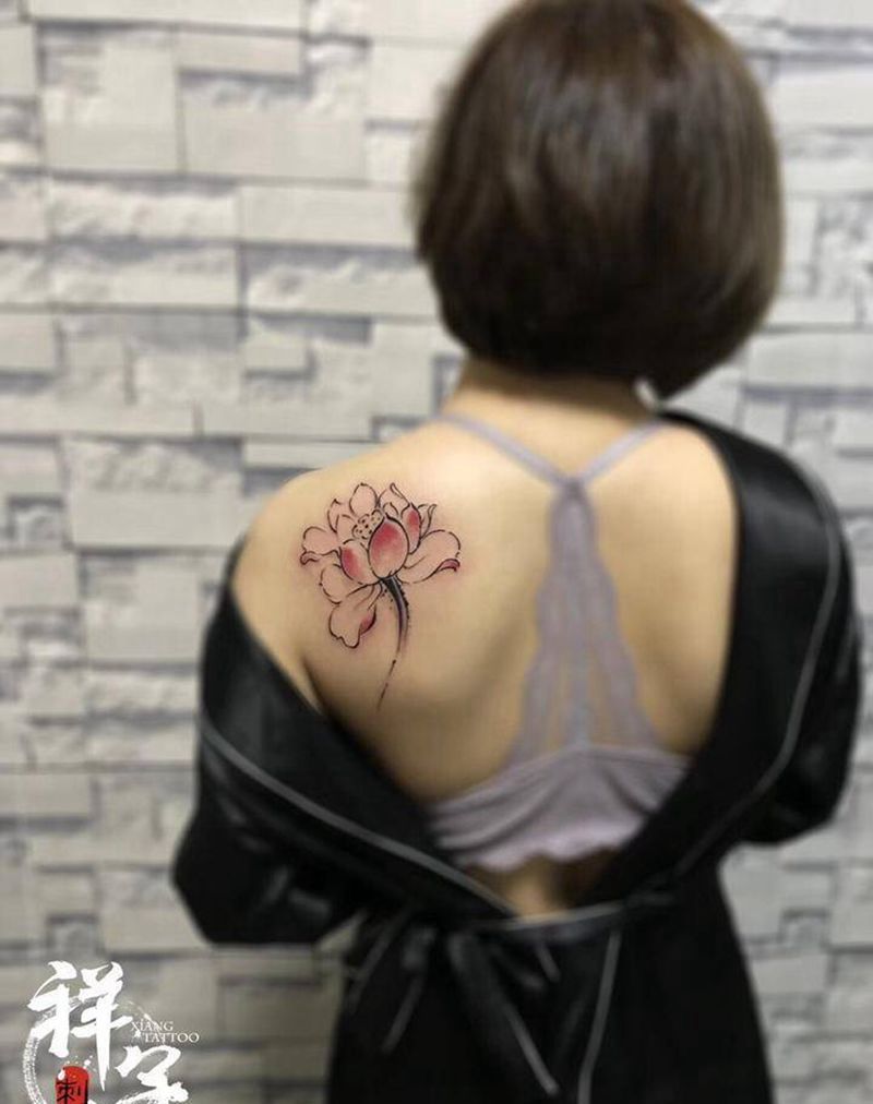 简洁纹身图片_成品背部清新植物纹身图案