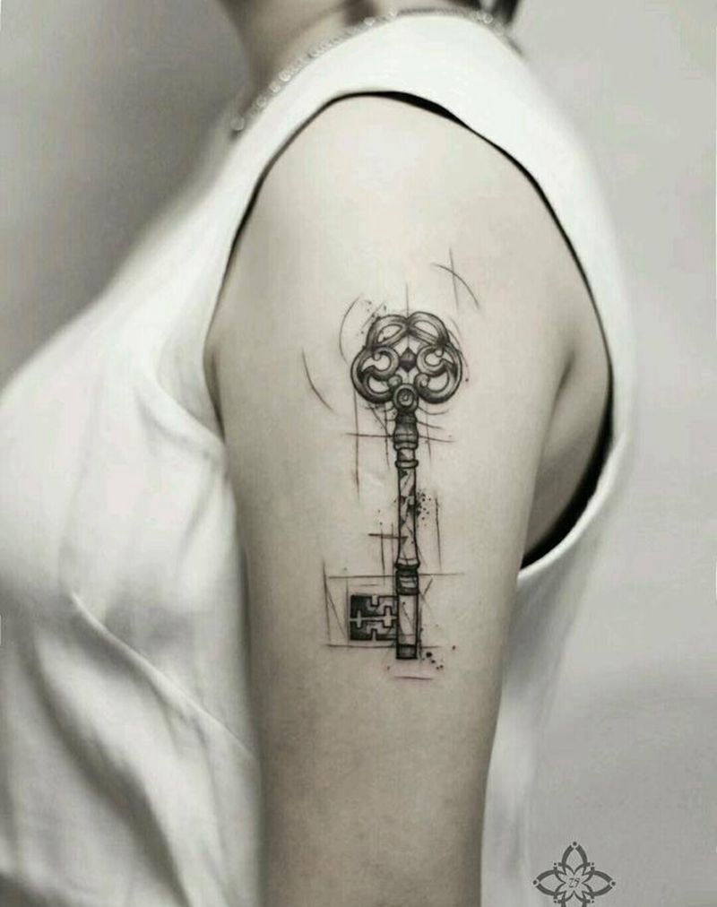 钥匙纹身纹身图片_手臂肩部欧美写实水墨钥匙纹身纹身图案