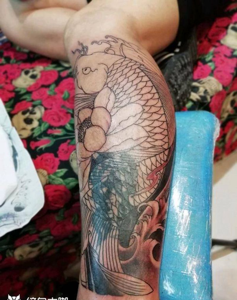 鲤鱼遮盖纹身图片_腿部传统动物廊坊纹身成品纹身图案