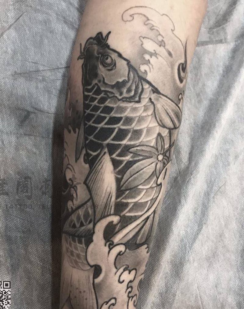 包小腿鲤鱼纹身图片