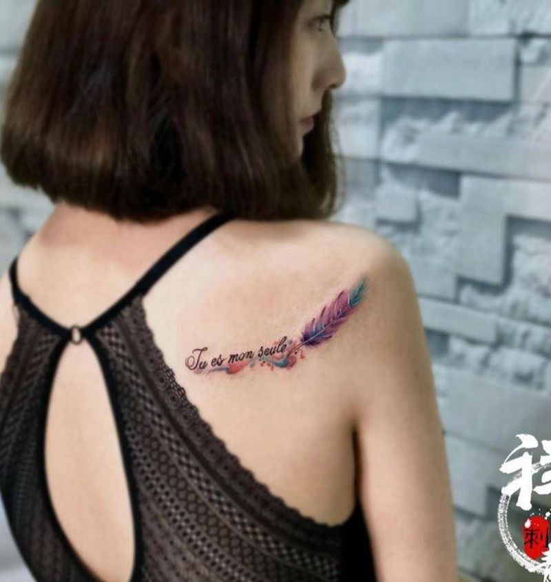 羽毛字母纹身图片