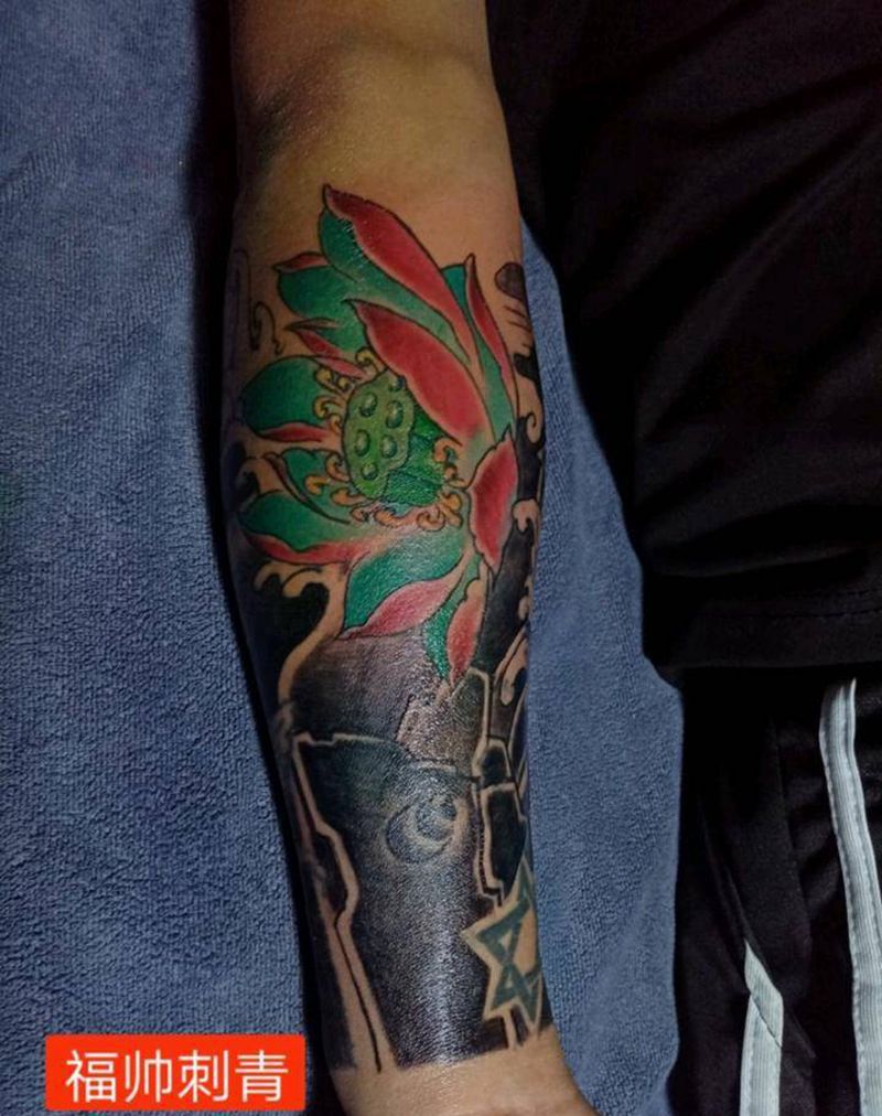 荷花纹身图片_荷花纹身图案