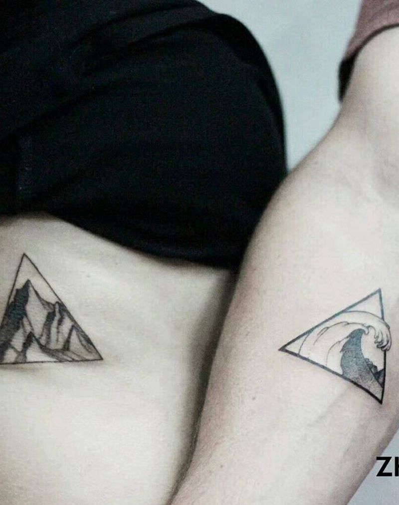 情侣纹身纹身图片_手臂腹部点刺几何浪花山纹身图案