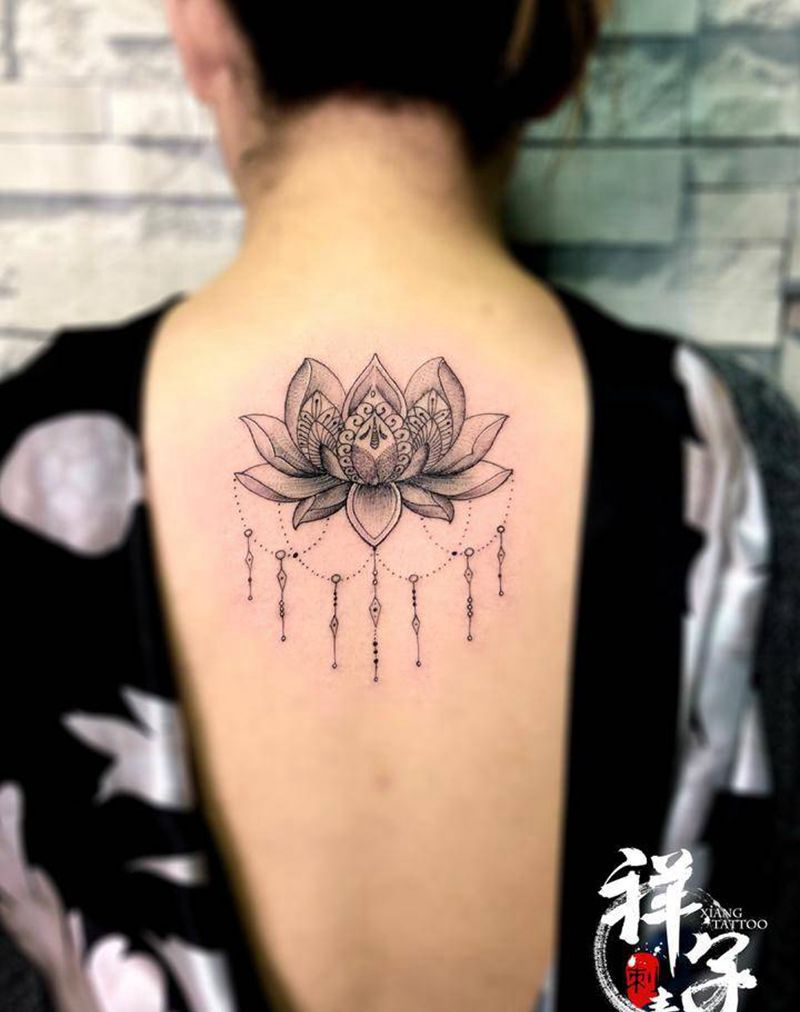 荷花纹身图片_成品清新背部植物纹身图案