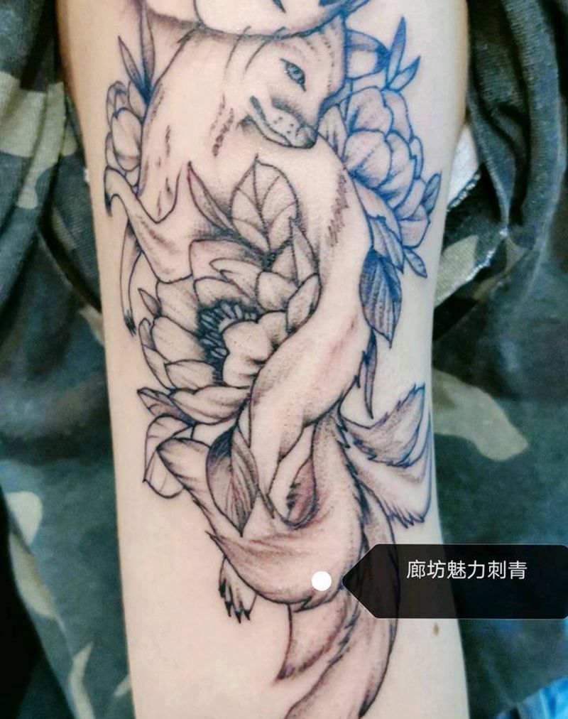 素花狐狸纹身图片_手臂肩部纹身图案