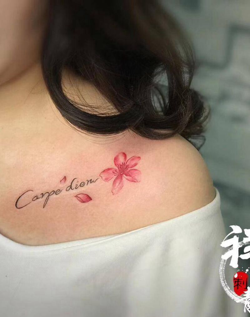 买家秀纹身图片_胸部肩部水彩小清新纹身图案