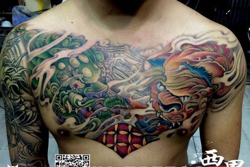 花胸纹身图片_成品胸部传统动物纹身图案