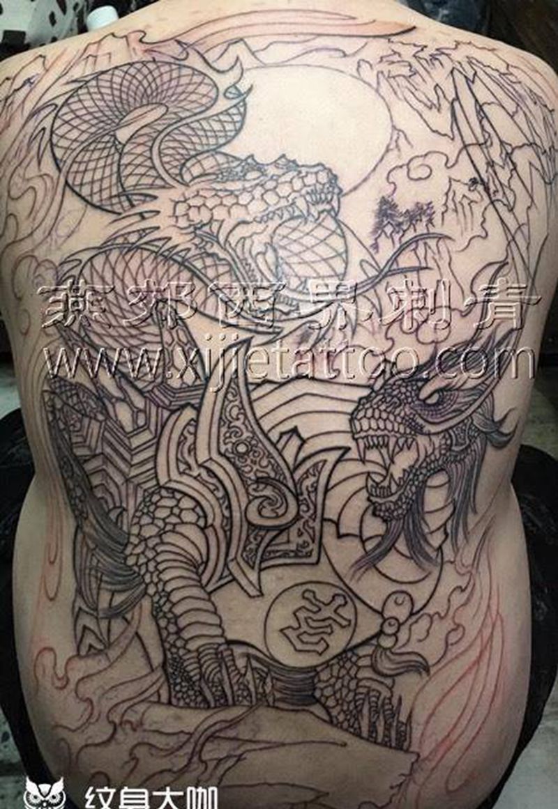 满背纹身图片