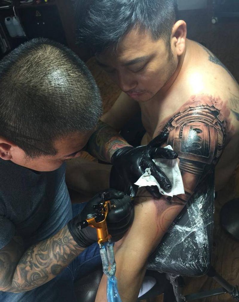 机械臂组装未完成纹身图片