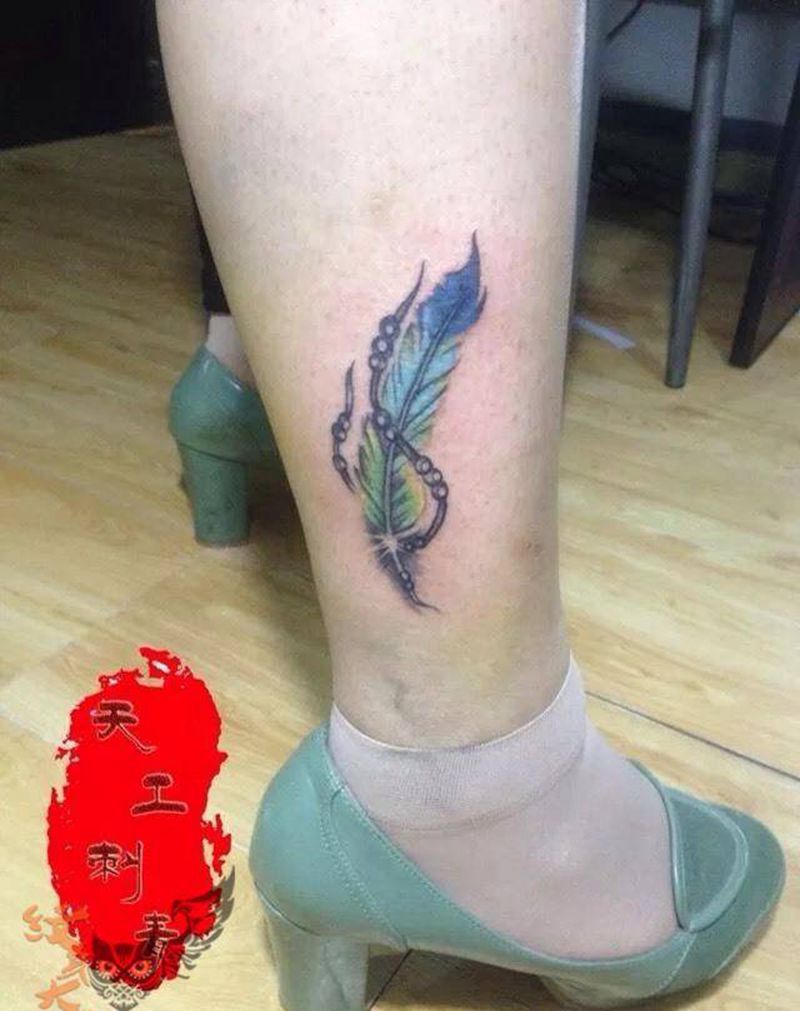 彩色羽毛纹身图片