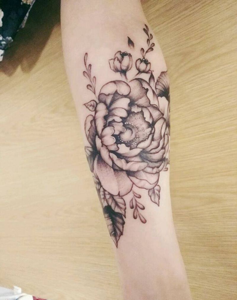 花纹身图片_肩部手臂点刺欧美写实纹身图案