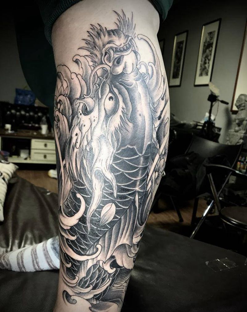 独占鳌头纹身图片_腿部新传统鳌鱼龙鱼纹身图案